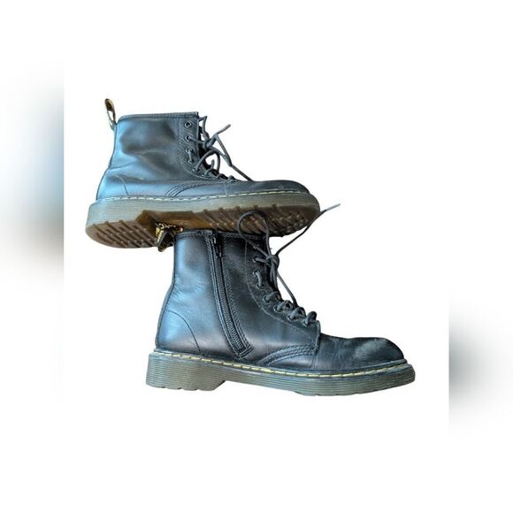 Dr. Martens Black Boots with Lace-Up Front and Padded Ankle - Picture 4 of 6